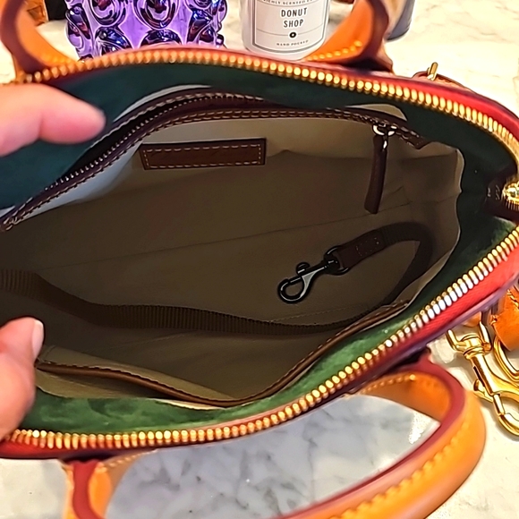 VINTAGE DOONEY AND BOURKE FLORENTINE CAMERON CROSSBODY SATCHEL IN TAN COLOR Sz S - Picture 9 of 16